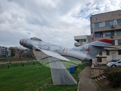 Ямбол - изтребител МиГ-17 - експониране на открито