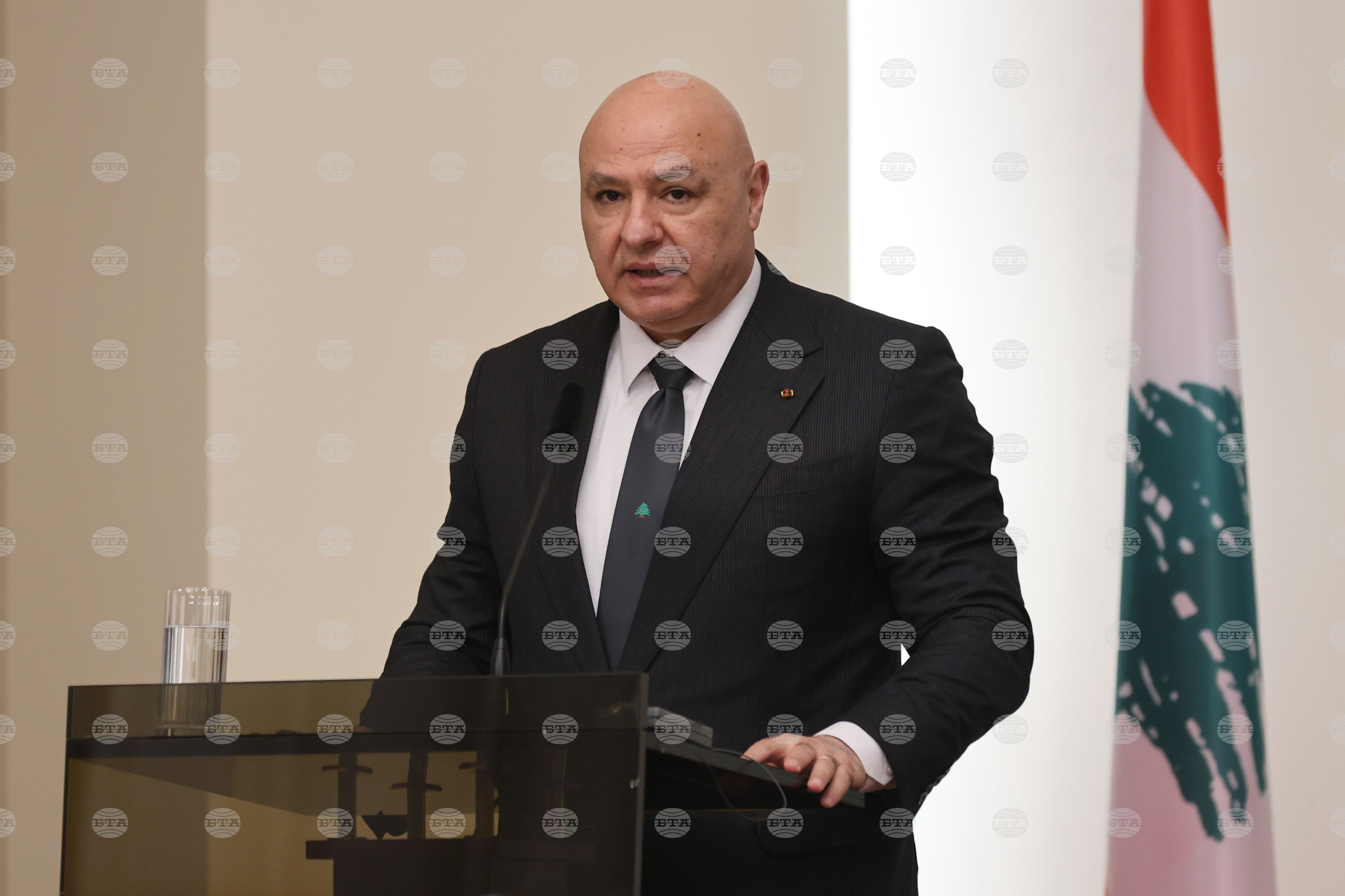 Взехме решения, свързани с откриването на самолетна линия между Бейрут и София, каза президентът на Ливан Жозеф Аун след среща с Румен Радев