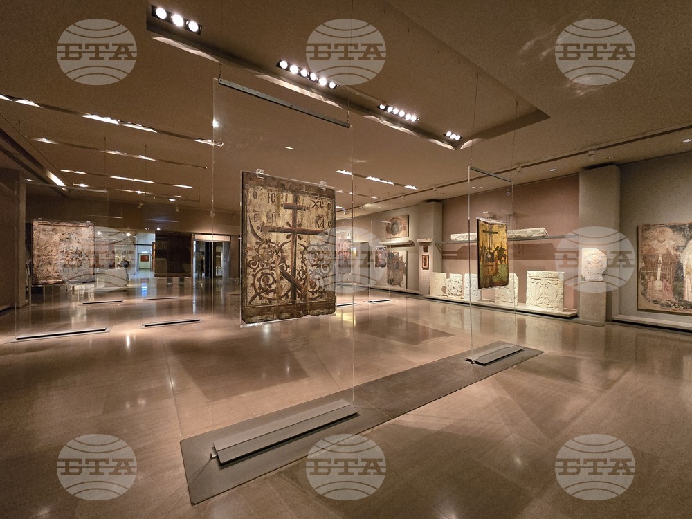 Посолството на България в Гърция представя изложбата „Атон в рисунки и фотографии“ в Атина