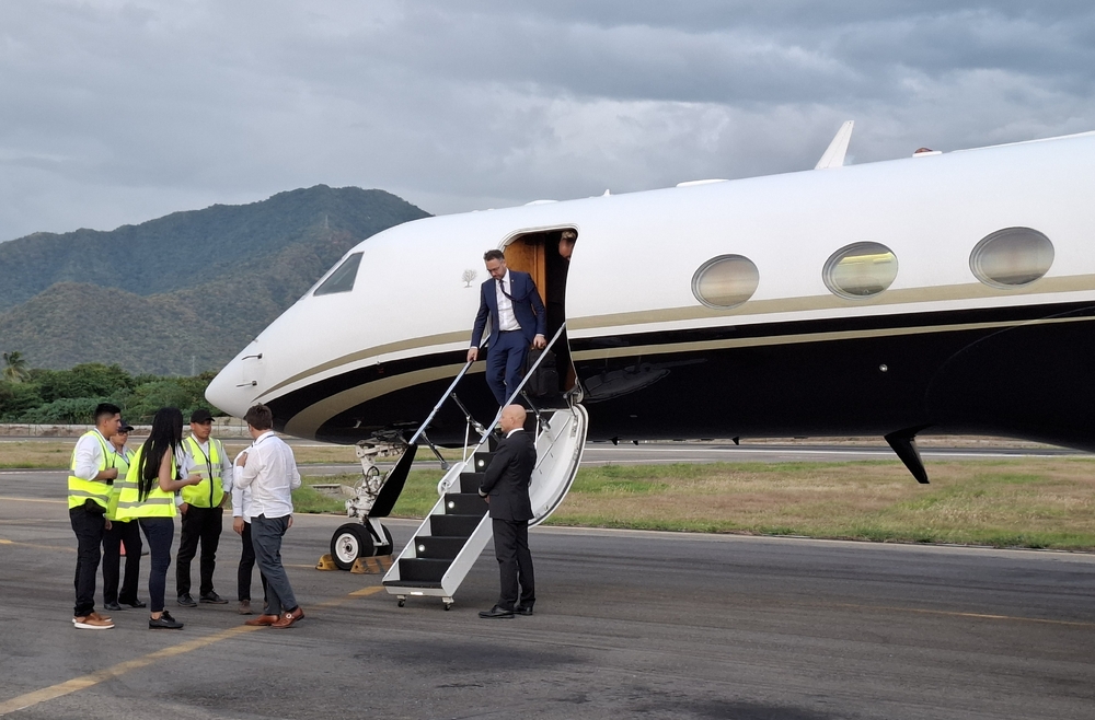 Белга: Белгийският външен министър пристигна в Латинска Америка след серия от проблеми в самолета му