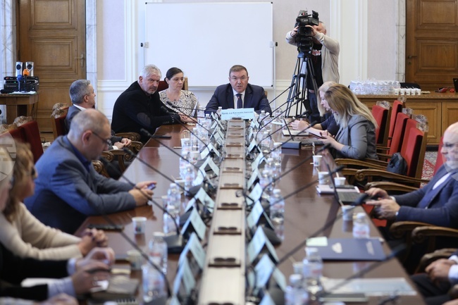 Народно събрание - Комисия по здравеопазването - кръгла маса