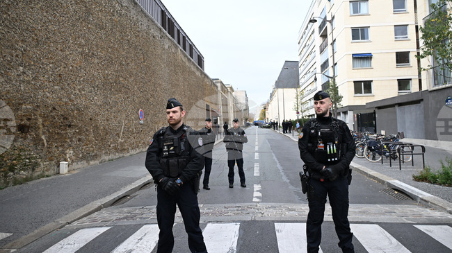 Въоръжен с нож мъж беше застрелян от полицията в Корсика, след като заплашил минувачи