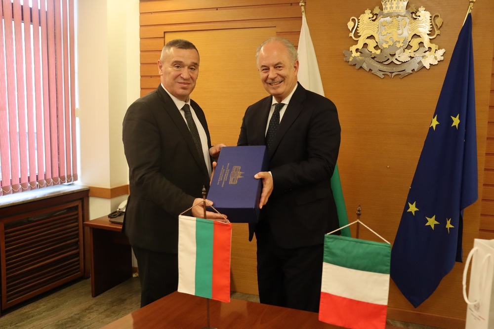 Agriculture Minister Confers with Italian Ambassador on Expanding Agri-Food Cooperation