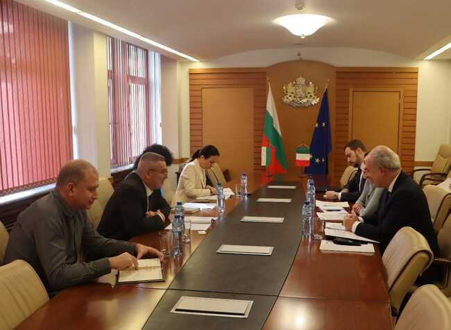 Министърът на земеделието и храните Георги Тахов се срещна с извънредния и пълномощен посланик на Италия у нас Марчело Апичела