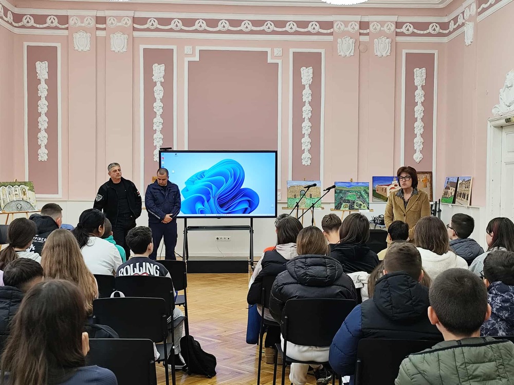 Шуменски полицаи изнесоха лекция пред ученици от града за справяне с агресията и действия при терористични заплахи