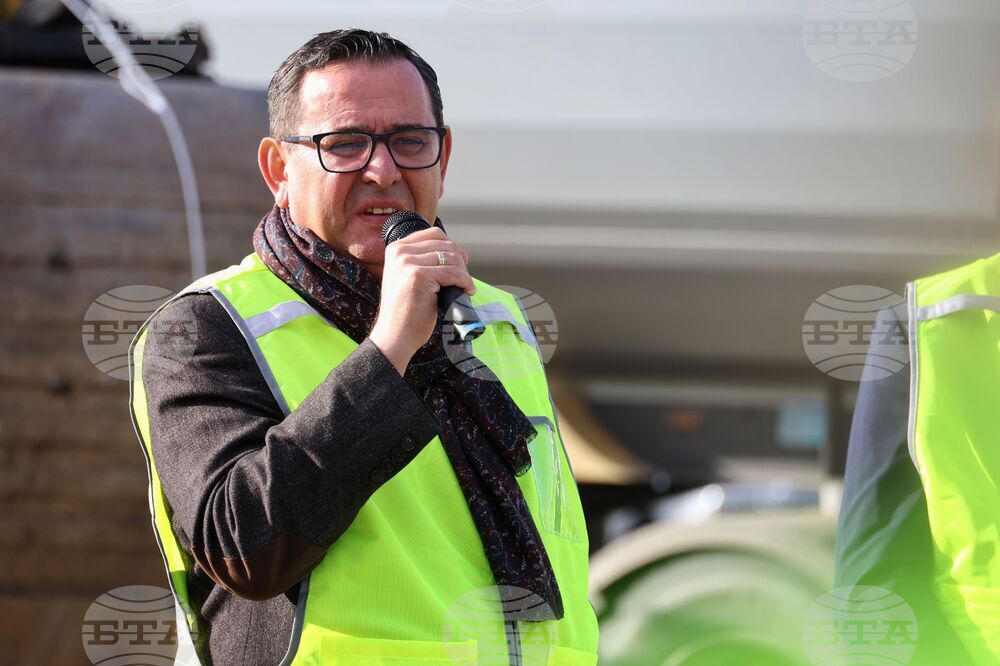 Бургас - летище - ремонт на писта