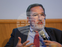 Френски институт - конференция в памет на Жельо Желев