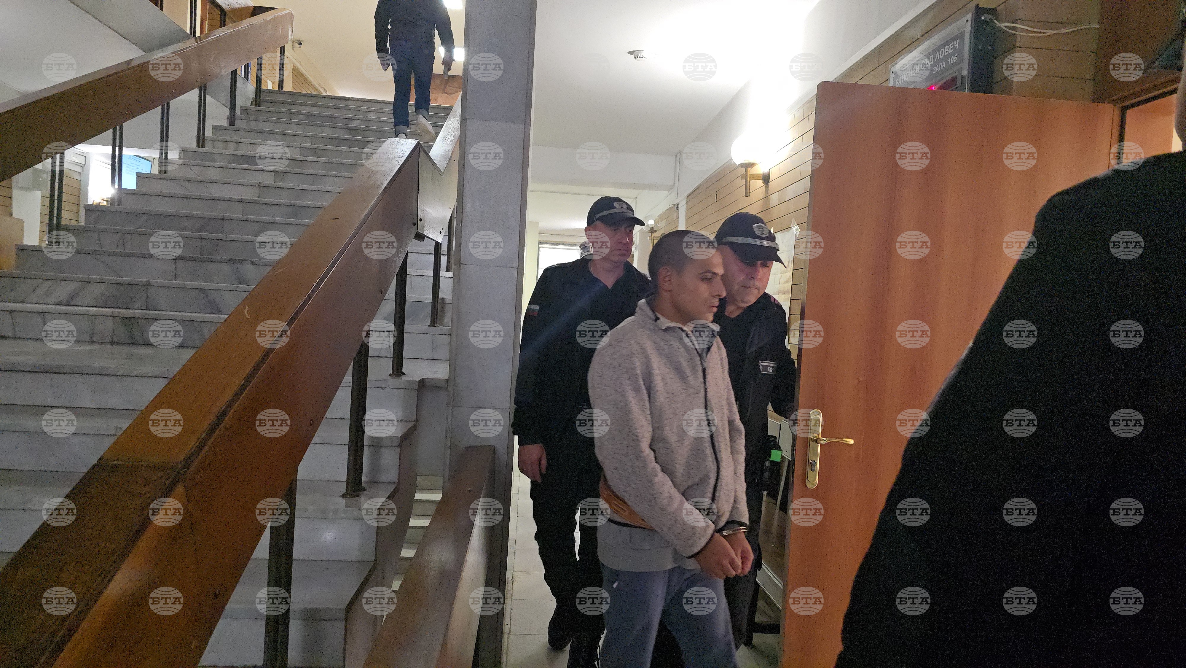 Районният съд в Ловеч постанови 10 месеца лишаване от свобода при първоначално строг режим за единия от избягалите затворници