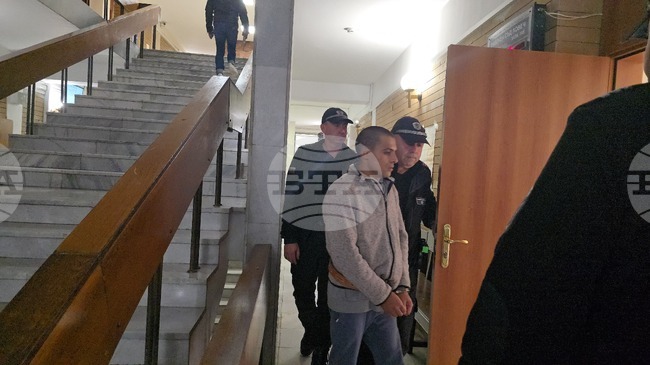 Районният съд в Ловеч постанови 10 месеца лишаване от свобода при първоначално строг режим за единия от избягалите затворници