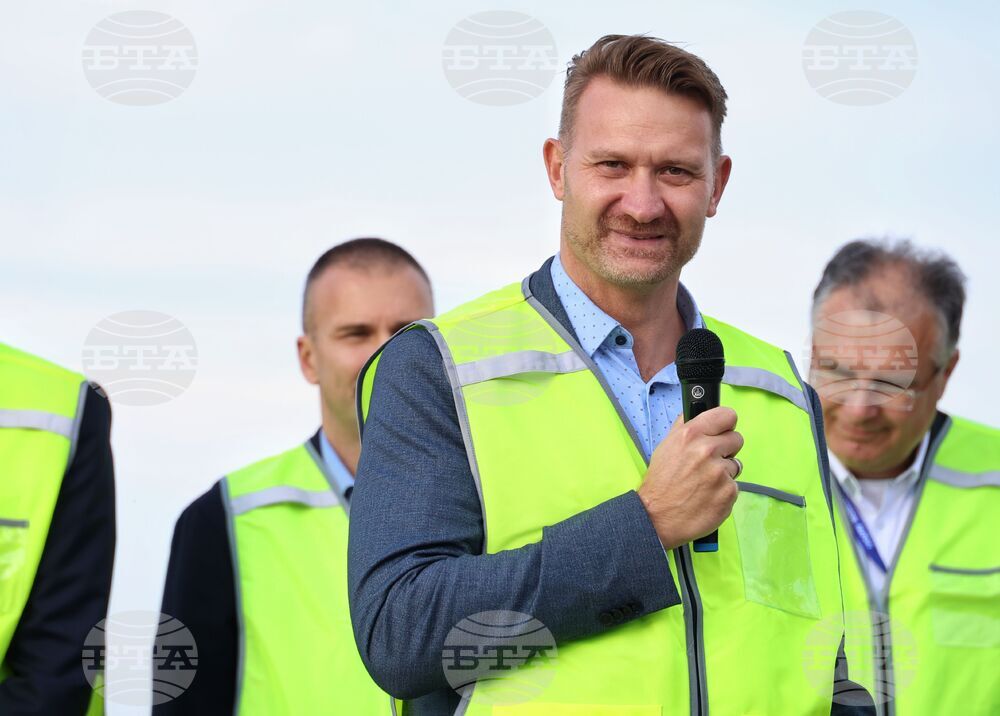 Бургас - летище - ремонт на писта