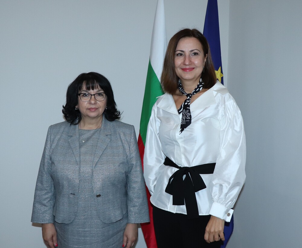 Министър Петкова се срещна с члена на Европейската сметна палата Илиана Иванова