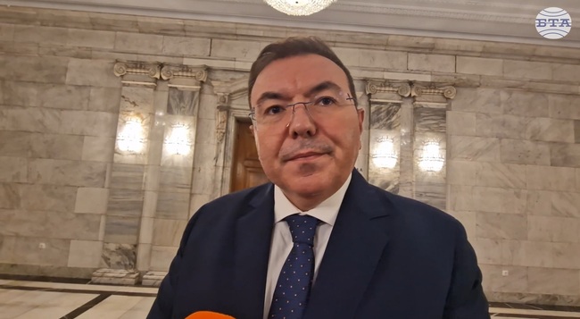 Предстои изготвяне на проект във всеки областен град да бъде формиран нов тип лечебни заведения като стратегически, каза проф. Костадин Ангелов