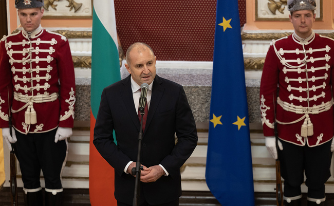 Президентът: В тревожни времена от нашата съвест и отговорност пред народа зависи да опазим свободата, европейския път и мирния живот на българите