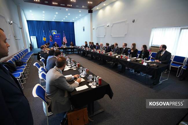 КосоваПрес: Косово се намира в момент на определяне на енергийното си бъдеще, според президента Вьоса Османи