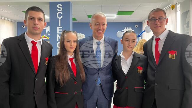 Министър Вълчев откри нови STEM центрове, училищни сгради и спортни площадки в три благоевградски общини