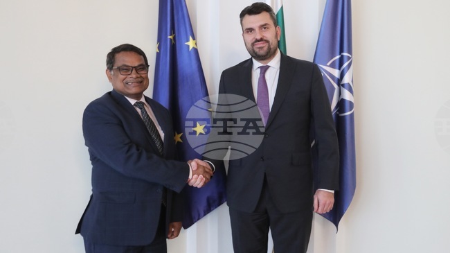 Foreign Minister, Indian Ambassador Discuss Bilateral Cooperation