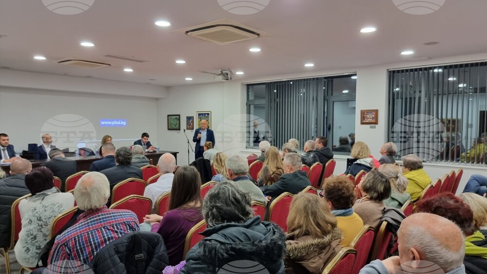 В бюджета за 2026 година има нереалистични приходи и раздути разходи, каза Атанас Атанасов в Пловдив