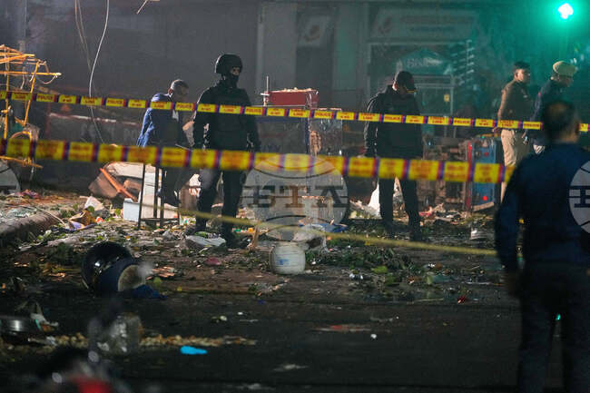 Жертвите на експлозията до Червената крепост в Делхи станаха дванайсет