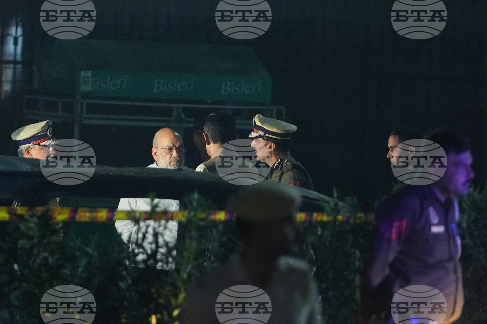 ПТИ: Индийският вътрешен министър нареди на службите за сигурност да открият всички лица, замесени във вчерашната експлозия в Делхи