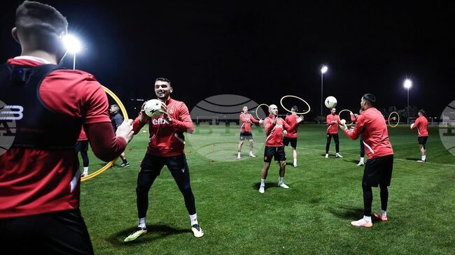 Българският национален отбор по футбол започна подготовка за последните две Световни квалификации срещу Турция и Испания