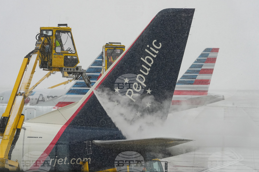 APTOPIX Wintery Weather