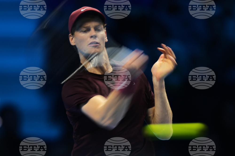 Яник Синер откри участието си на Финалния турнир на АТР в Торино с победа в два сета над канадеца Феликс Оже-Алиасим