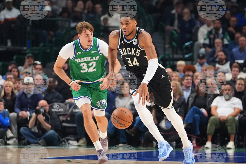 Bucks Mavericks Basketball