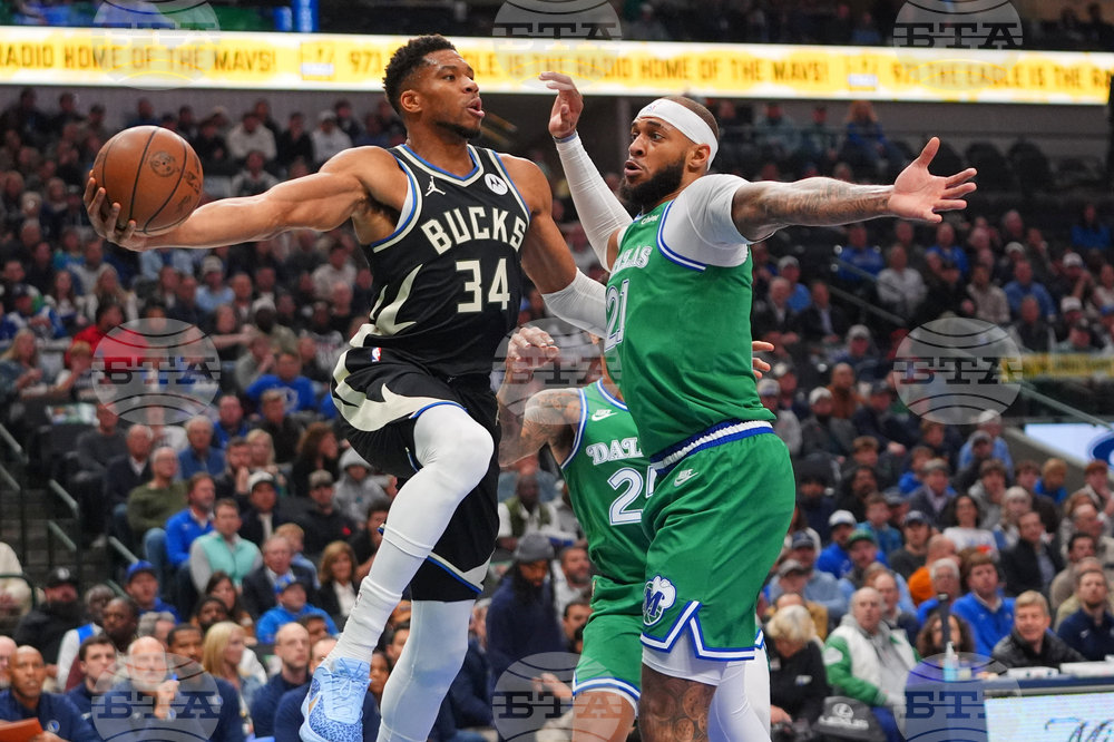 Bucks Mavericks Basketball