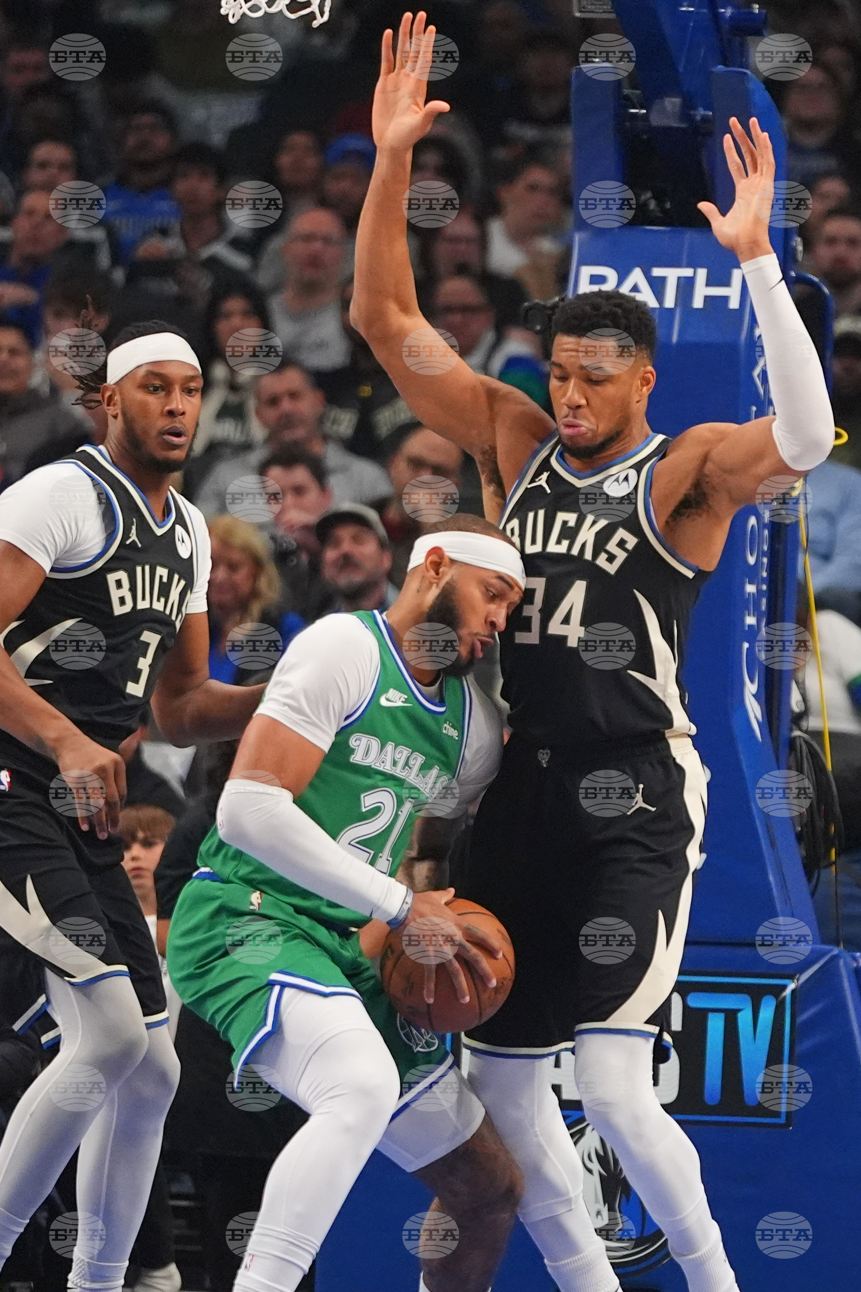 Bucks Mavericks Basketball