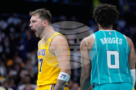 Lakers Hornets Basketball