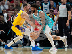 Lakers Hornets Basketball