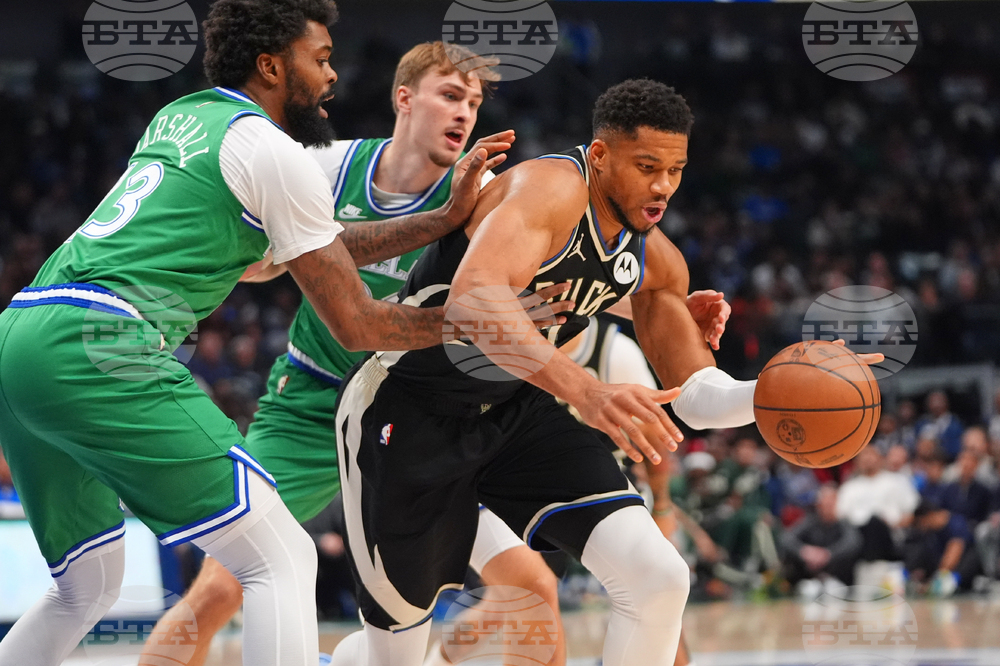 Bucks Mavericks Basketball
