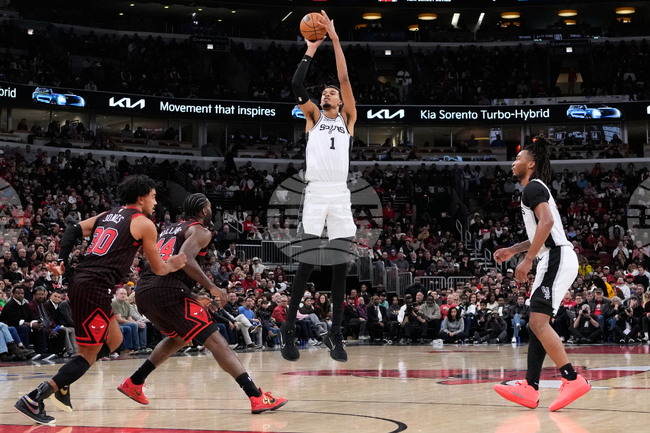 Сан Антонио Спърс победи Чикаго Булс в НБА