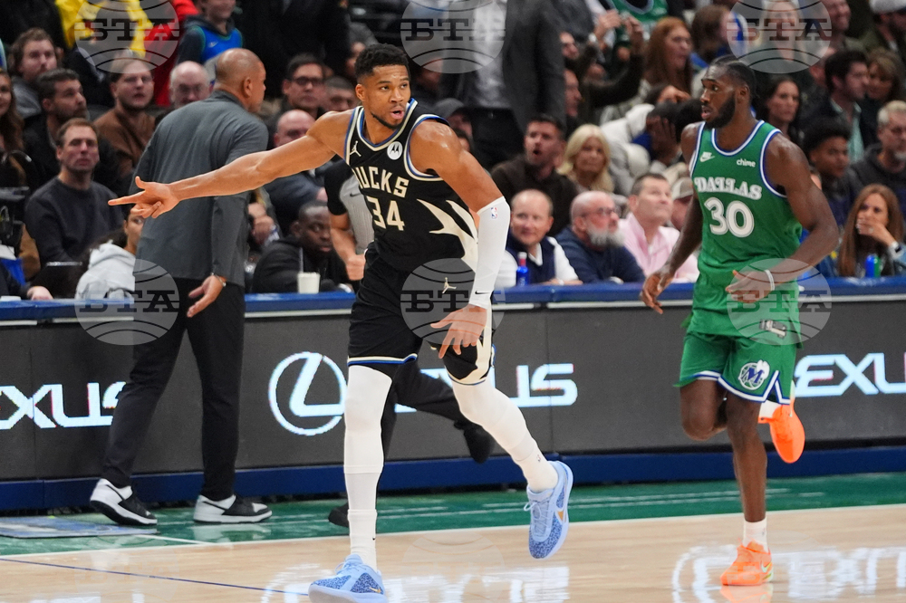 Bucks Mavericks Basketball