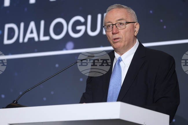 Вече не можем да разделяме отбрана и демокрация, каза председателят на Центъра за изследване на демокрацията Огнян Шентов