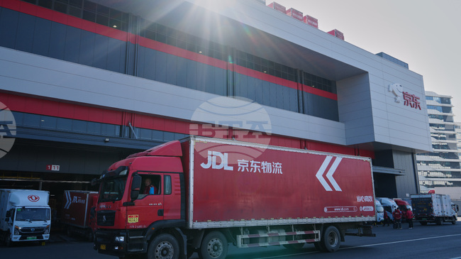 Китайската „Джей Ди.ком“ поема контрола над германската „Сикономи“ - собственик на „МедиаМаркет“ и „Сатурн“