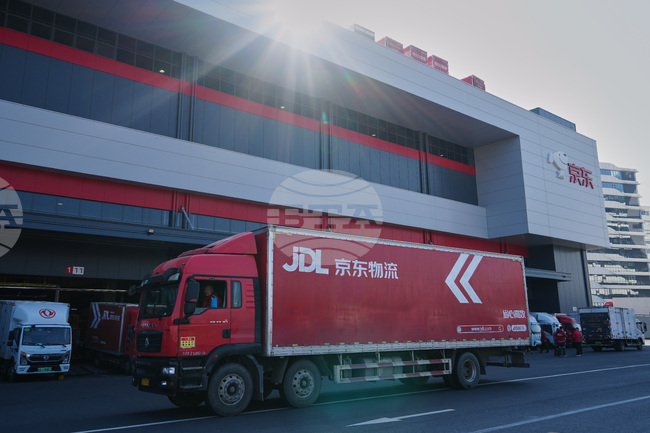 Китайската „Джей Ди.ком“ поема контрола над германската „Сикономи“ - собственик на „МедиаМаркет“ и „Сатурн“