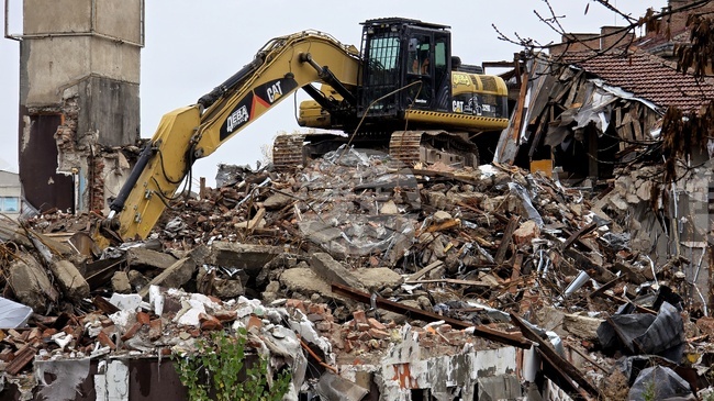 Протестиращи се обявиха против строеж на 16-етажна сграда на мястото на баня ,,Ситняково" в София