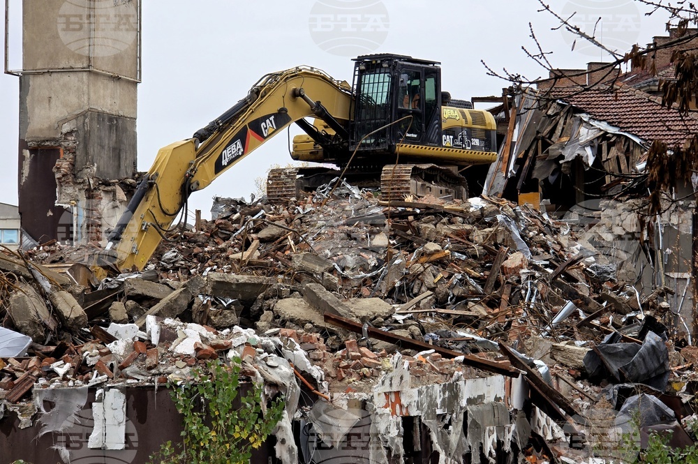 Протестиращи се обявиха против строеж на 16-етажна сграда на мястото на баня ,,Ситняково" в София