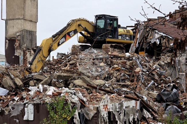 Протестиращи се обявиха против строеж на 16-етажна сграда на мястото на баня ,,Ситняково" в София