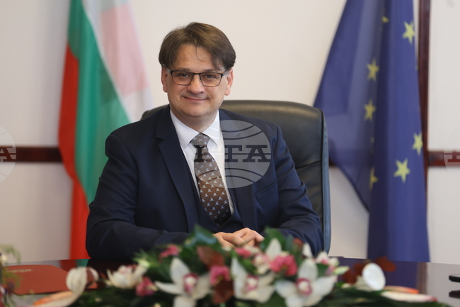 Поздравителен адрес от министъра на културата г-н Мариан Бачев до генералния директор на БТА г-н Кирил Вълчев по случай преизбирането му за нов петгодишен мандат начело на Агенцията