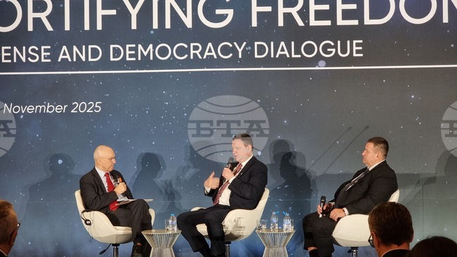 Подкрепата за Украйна трябва да продължи, заявиха експерти на форум за отбраната и демокрацията в София