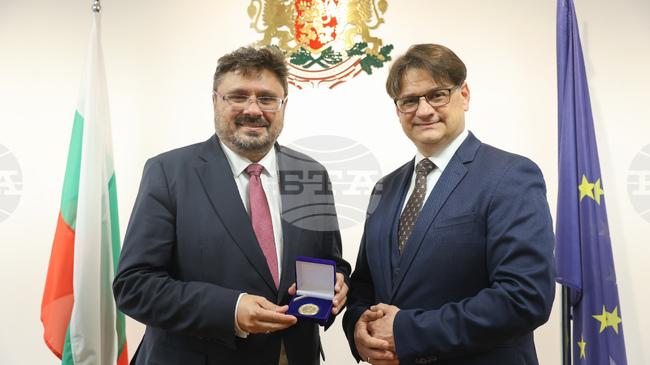 Министърът на културата Мариан Бачев поздрави генералния директор на БТА Кирил Вълчев по повод преизбирането му на поста