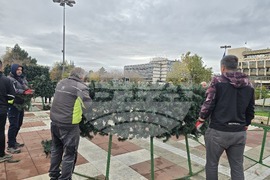 Благоевград - коледна украса - подготовка