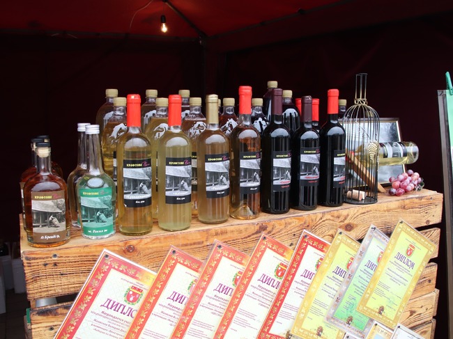 Двадесет и шестима винопроизводители се състезаваха за отличията на фестивала "Bolgrad Wine Fest 2025" в украинския град Болград