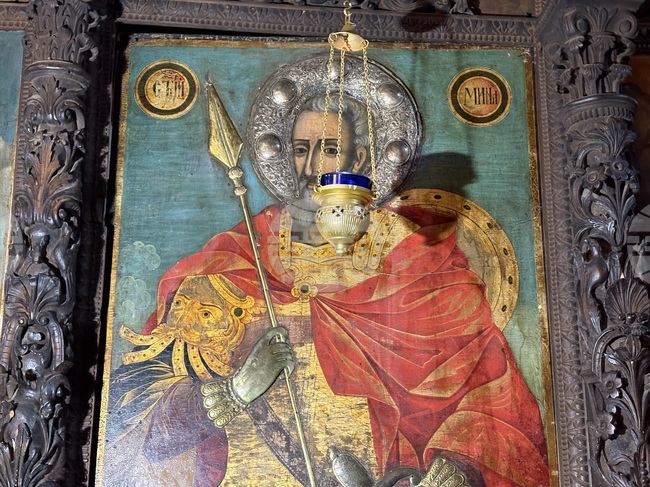 В митрополитската църква в Самоков има икона на свети Мина, която е дело на основоположника на Самоковската художествена школа Христо Димитров