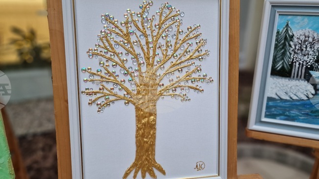 Самоука художничка представи първата си изложба, подкрепена от Регионалната организация на Съюза на инвалидите в Перник