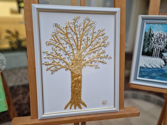 Самоука художничка представи първата си изложба, подкрепена от Регионалната организация на Съюза на инвалидите в Перник