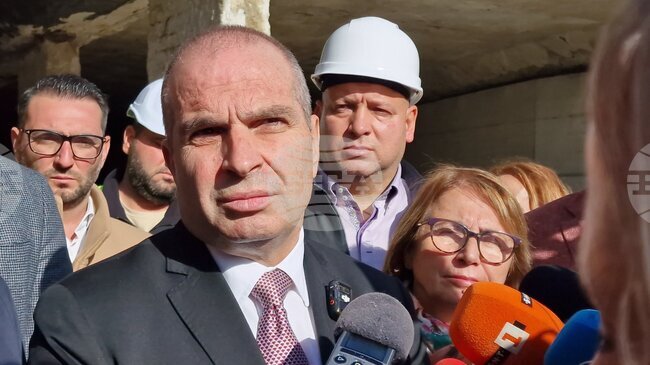 По изготвения проектобюджет за 2026 година няма никаква заплаха за отпадане на инфраструктурни проекти, каза Гроздан Караджов