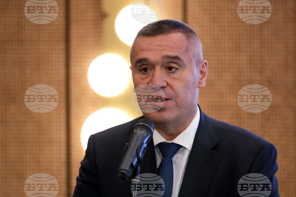 До десет дни ще свикаме заседание на Консултативния съвет по поземлени отношения, на който ще представим предложените законодателни промени, каза министър Тахов